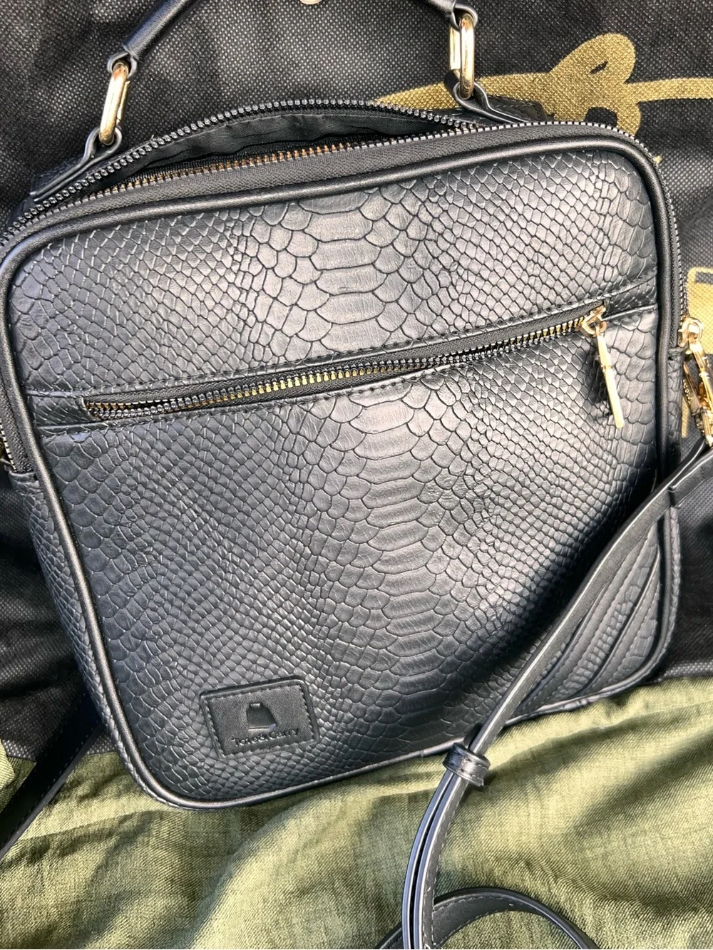 Tote&Carry messenger bag